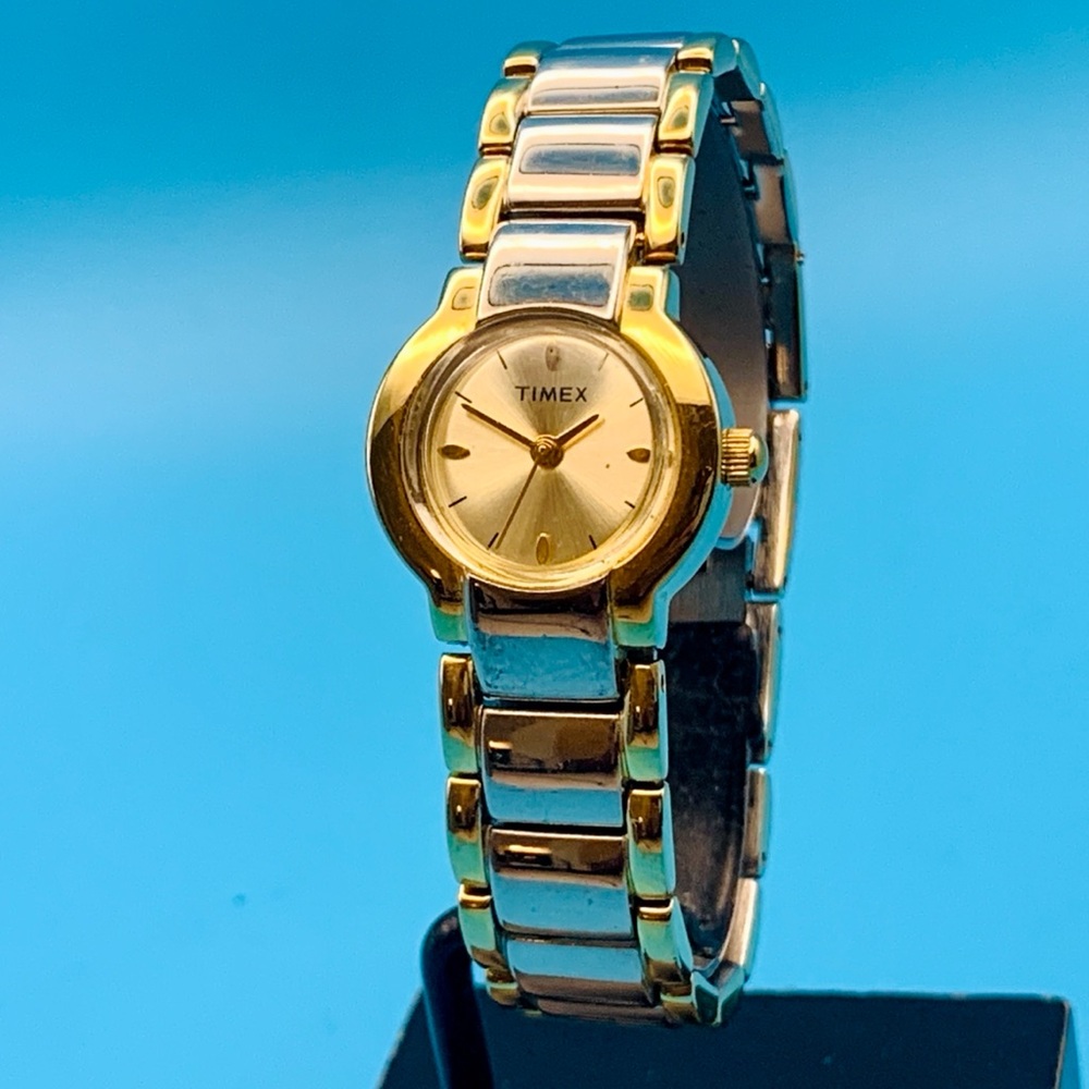TIMEX Women’s Vintage 2001 Dress Quartz Wristwatch Two Tone Working New Battery